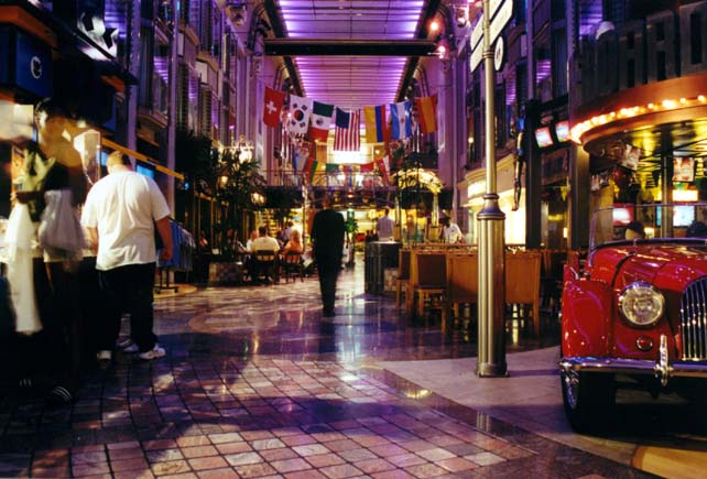 20020901-21-RoyalPromenade